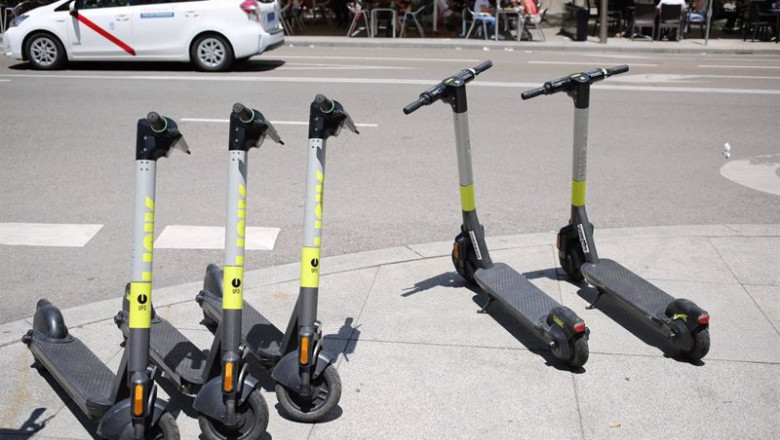 ep varios patinetes estacionados en una calle centrica de madrid a 9 de junio de 2021 en madrid