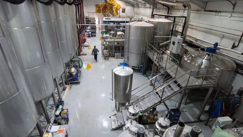 Vista general de la fábrica y los tanques de cervezas La Cibeles, a 25 de marzo de 2022, en Madrid (España). | Gustavo Valiente - Europa Press ep vista general de la fabrica y los tanques de cervezas la cibeles a 25 de marzo de 2022 en madrid