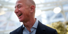 jeff bezos en tete de la liste forbes des milliardaires us donald trump recule 