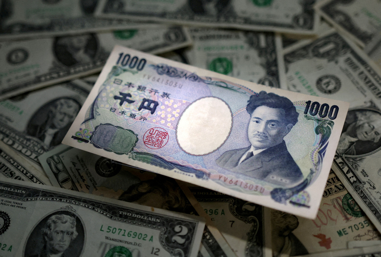 photo d archives le yen japonais et le dollar americain 