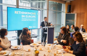 1576576934 pedro carrascal director de esclerosis m ltiple espa a durante su intervenci n en brain mind and pain celebrado en el parlamento europeo