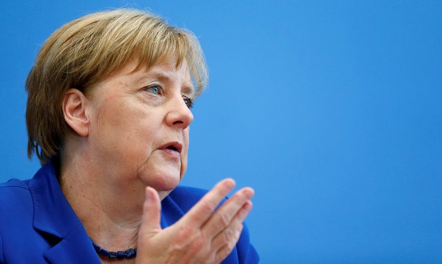 angela-merkel-defend-sa-politique-d-accueil-des-refugies
