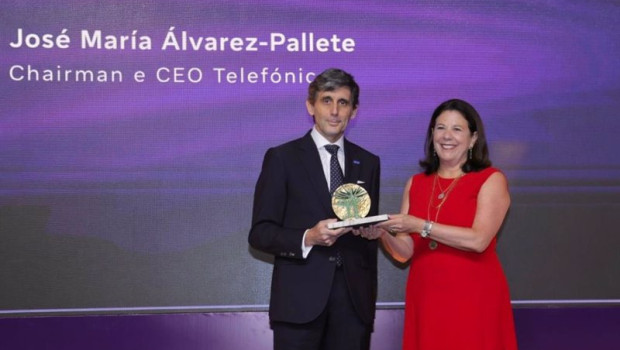 ep archivo   el presidente ejecutivo de telefonica jose maria alvarez pallete y la embajadora de