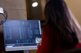 ep archivo   foto de archivo un panel del ibex 35 en el palacio de la bolsa de madrid