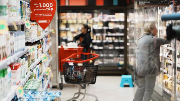 ep archivo   oferta en forma de corazon de los 1000 productos en un supermercado eroski
