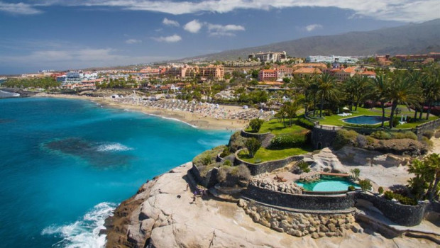 ep archivo playa de el duque en costa adeje ep archivo playa de el duque en costa adeje