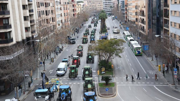 ep archivo vista general de los tractores durante una manifestacion por el centro de palma ep archivo vista general de los tractores durante una manifestacion por el centro de palma