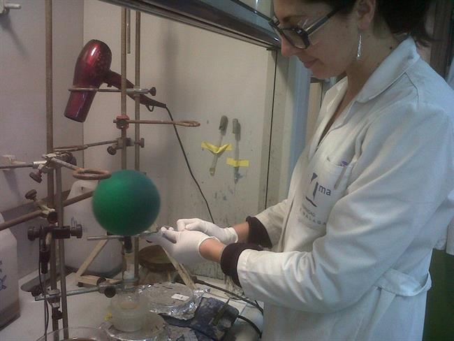 Becarios investigadores de la UMA en un laboratorio | EUROPA PRESS/F.M.G. ep becarios investigadoresla umaun laboratorio