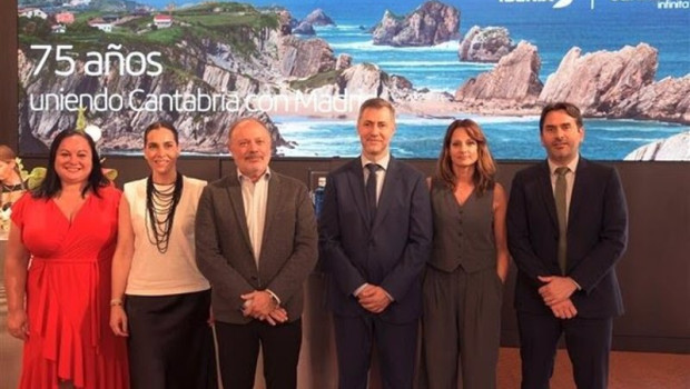 ep cantabria e iberia conmemoran los 75 anos del primer vuelo de la aerolinea entre santander y