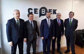 ep dirigentes de la patronal vizcaina cebek con su presidente inaki garcinuno en el centro