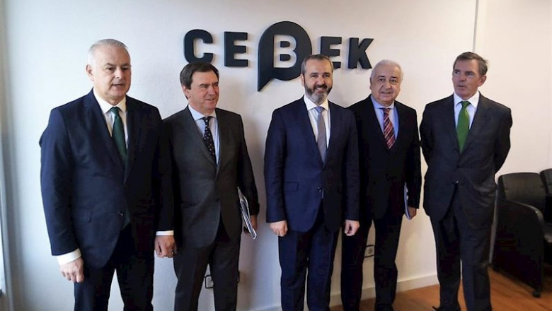 Dirigentes de la patronal vizcaína Cebek con su presidente, Iñaki Garciñuno, en el centro | EUROPA PRESS - Archivo ep dirigentes de la patronal vizcaina cebek con su presidente inaki garcinuno en el centro