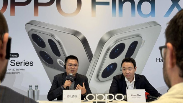 ep el ceo de oppo europa elvis zhou y el ceo de oppo en espana kevin cho en rueda de prensa tras la