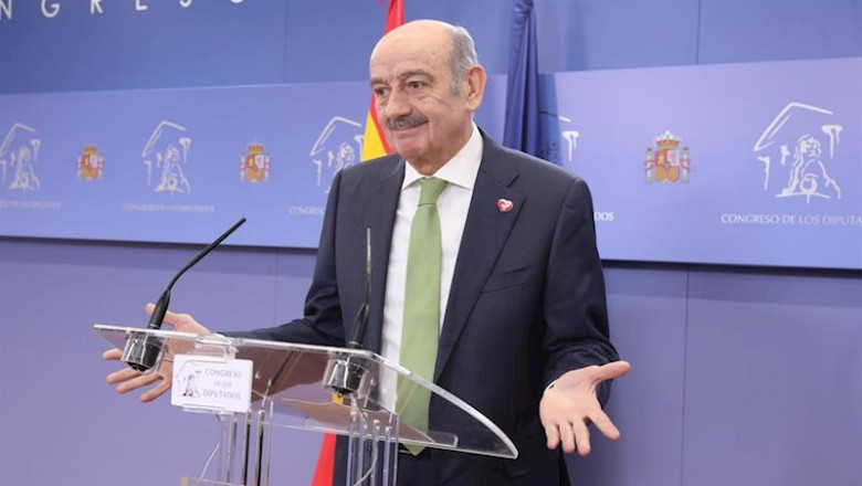 El diputado del Partido Regionalista de Cantabria (PRC), José María Mazón ofrece rueda de prensa en el Congreso de los Diputados tras su consulta con el Rey | Marta Fernández Jara - Europa Press ep el diputado del partido regionalista de cantabria prc jose maria mazon ofrece rueda de prensa en