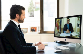 ep el lider del pp pablo casado conversa por videoconferencia con el presidente del gobierno pedro