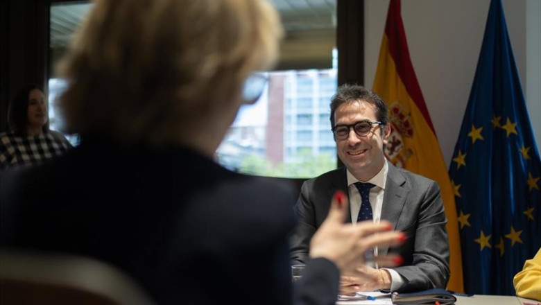 ep el ministro de economia comercio y empresa carlos cuerpo durante una reunion con la comisaria