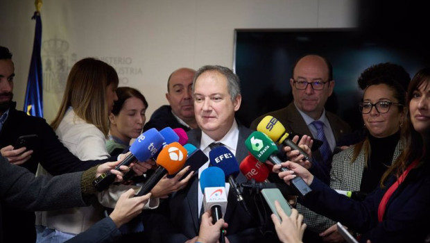 ep el ministro de industria y turismo jordi hereu ofrece declaraciones a los medios tras una rueda