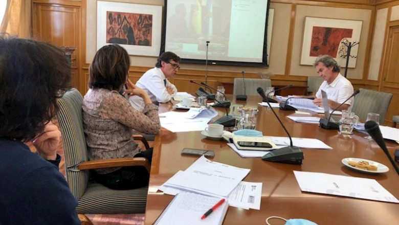 ep el ministro de sanidad salvador illa y el director del centro de coordinacion de aaertas y ep el ministro de sanidad salvador illa y el director del centro de coordinacion de aaertas y