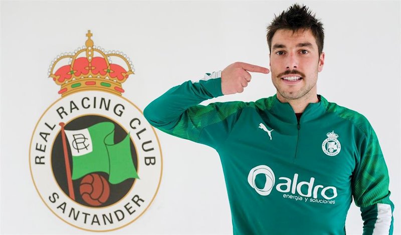 ep el racinguista jon ander con bigote por movember