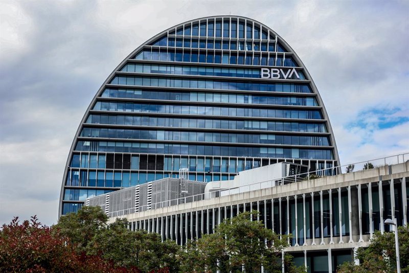 BBVA vende 300 oficinas por 100 millones de euros en medio de la OPA