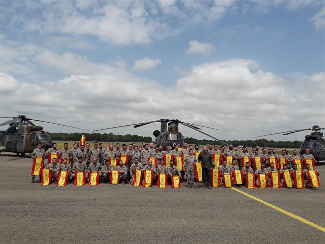 Foto de familia de militares españoles antes de partir a Irak | EUROPA PRESS ep fotofamiliamilitares espanolesde partirirak