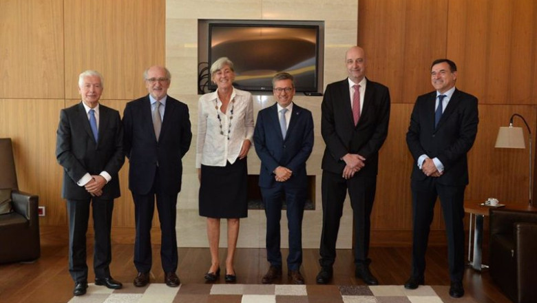 Izda-dcha: pres. De CIP, António Saraiva;pres. De Repsol, Antonio Brufau;embajadora de España en Portugal, Marta Betanzos; alcalde de Lisboa, Carlos Moedas; el Sec. Estado de Mov. Urbana de Portugal, Jorge Delgado y Dir. Gen. Fund. Repsol, António Calçada | FUNDACIÓN REPSOL ep izda dcha pres de cip antonio saraivapres de repsol antonio brufauembajadora de espana en