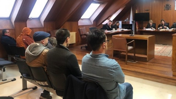 ep juicio contra los seis acusados de tener sexo con un menor en la audiencia provincial