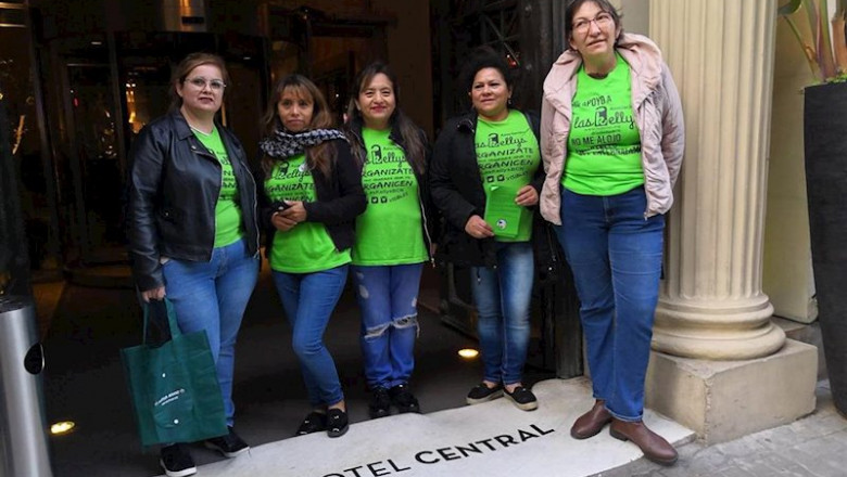 ep kellys protestando ante el grand hotel central de barcelona