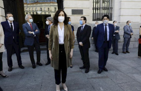 ep la presidenta de la comunidad de madrid isabel diaz ayuso guarda un minuto de silencio en memoria