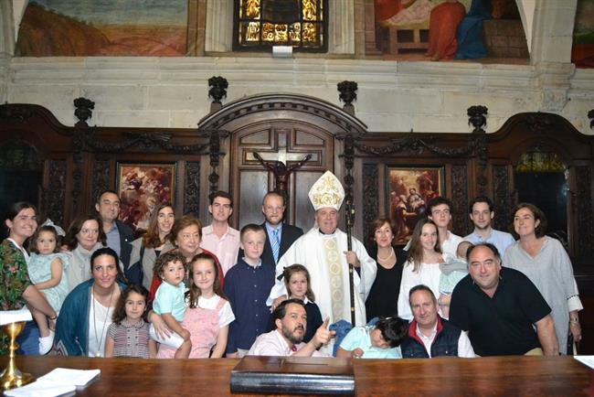 Obispo con familia | OBISPADO DE BILBAO ep obispofamilia