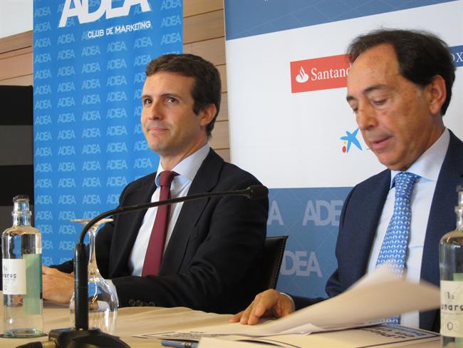 Pablo Casado (PP), junto a Salvador Arenere hoy en el Foro ADEA en Zaragoza | EUROPA PRESS ep pablo casado pp juntosalvador arenere hoyforo adeazaragoza