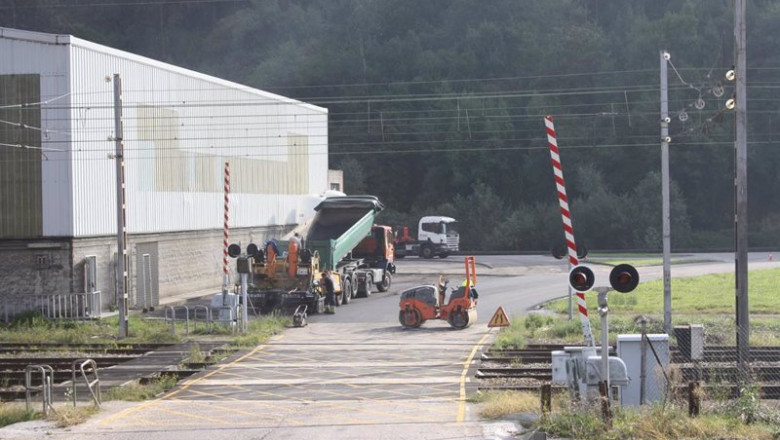 Paso a nivel situado en el polígono industrial de Cancienes | AYTO. CORVERA - Archivo ep paso a nivel situado en el poligono industrial de cancienes