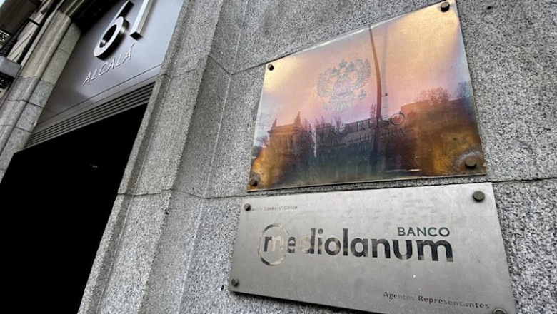 Puerta de entrada de uno de los locales del Banco Mediolanum, en Madrid (España), a 13 de febrero de 2020. | Eduardo Parra - Europa Press - Archivo ep puerta de entrada de uno de los locales del banco mediolanum en madrid espana a 13 de febrero de