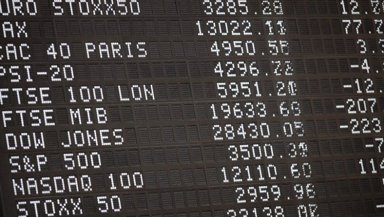 Valores en la Bolsa de Madrid (España), a 1 de septiembre de 2020. En la media sesión de hoy el Ibex 35 caía un 0,25% y se aleja aún más de la cota de los 7.000 puntos que perdió ayer, tras entrar toda la banca en terreno negativo y lastrar al selectivo. | Eduardo Parra - Europa Press ep valores en la bolsa de madrid espana a 1 de septiembre de 2020 en la media sesion de hoy el ibex