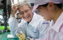 foxconn tim cook