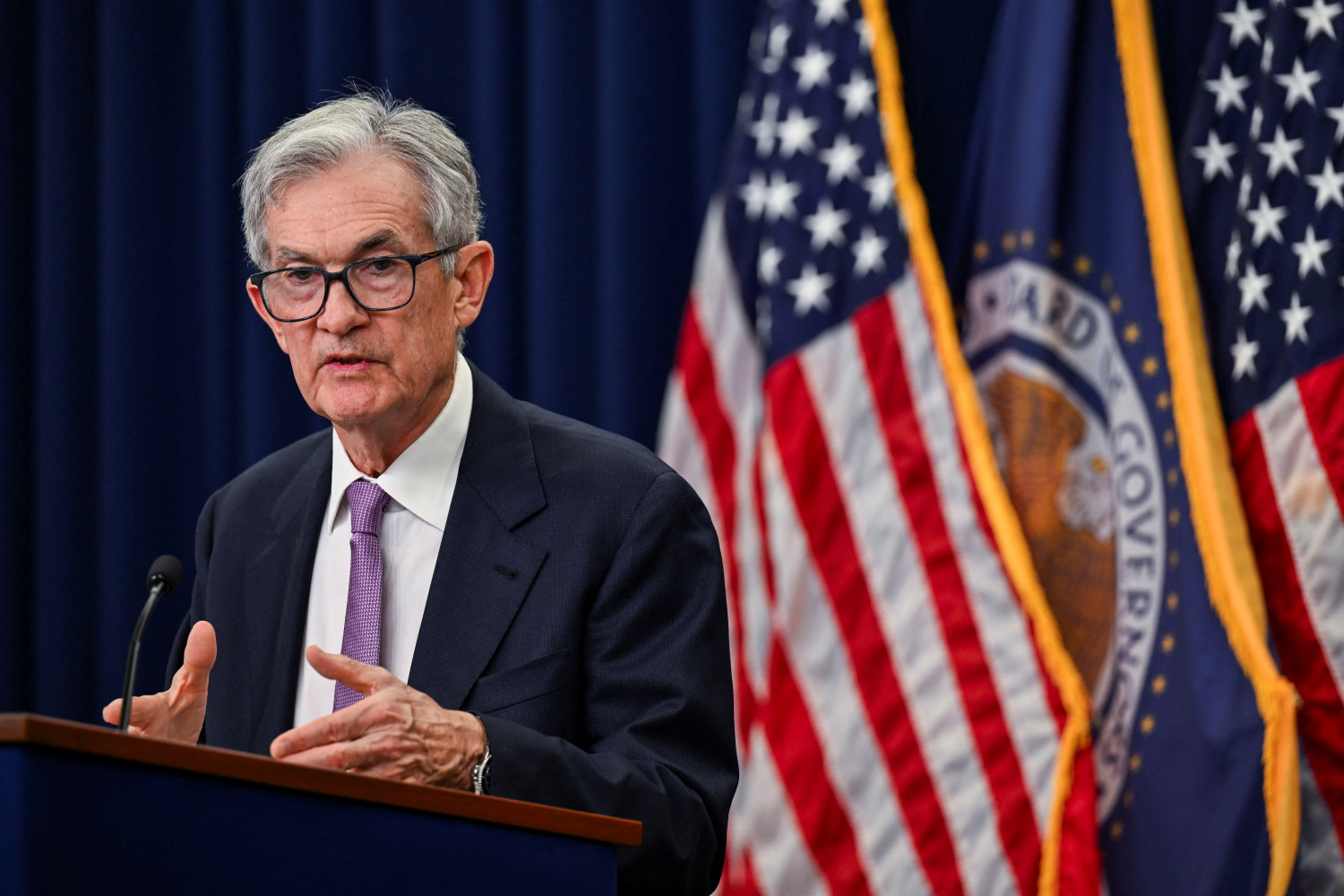 le president de la reserve federale americaine jerome powell tient une conference de presse 