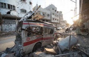 destroyed ambulance in the city of shijaiyah in the gaza strip-560x374 destroyed ambulance in the city of shijaiyah in the gaza strip-560x374
