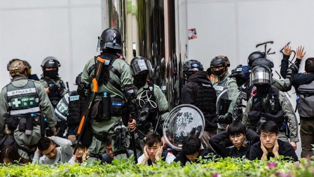 ep 05 january 2020 china hong kong riot police arrest protesters during a protest against parallel