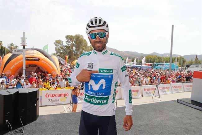 Alejandro Valverde con el jersey blanco en La Vuelta de 2018 | PHOTOGOMEZ SPORT ep alejandro valverdejersey blancola vuelta2018