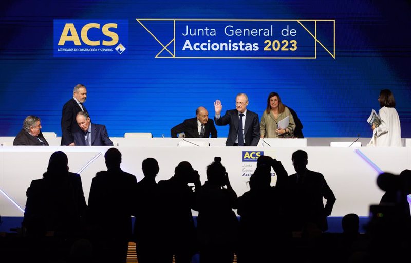 ACS abonará un dividendo flexible de 0,459 euros el 6 de febrero