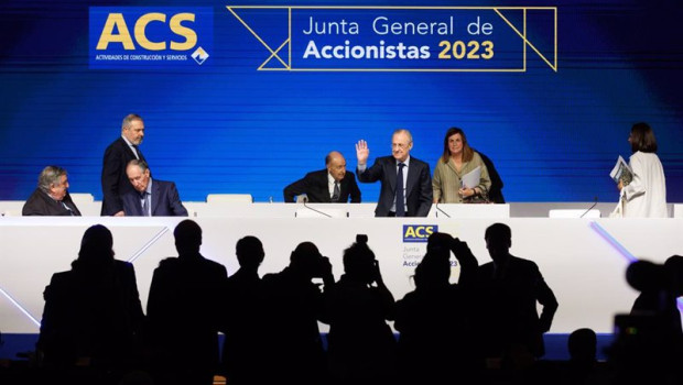 ep archivo   el consejero delegado del grupo acs juan santamaria interviene durante la junta general