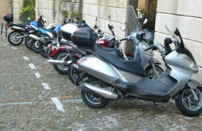 ep archivo   motos en un aparcamiento