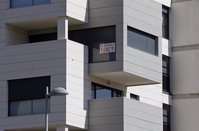 Menos habitaciones... y más caras: compartir piso también se complica en España