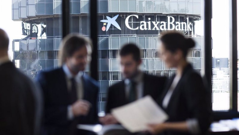 Archivo - Varios empleados de CaixaBank | CAIXABANK - Archivo ep archivo varios empleados de caixabank