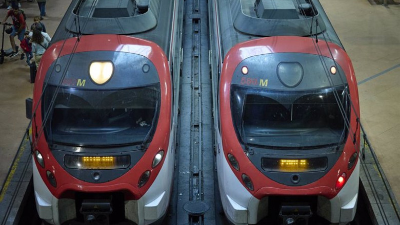 ep archivo varios trenes de la red de cercanias de renfe en la estacion de atocha almudena grandes ep archivo varios trenes de la red de cercanias de renfe en la estacion de atocha almudena grandes