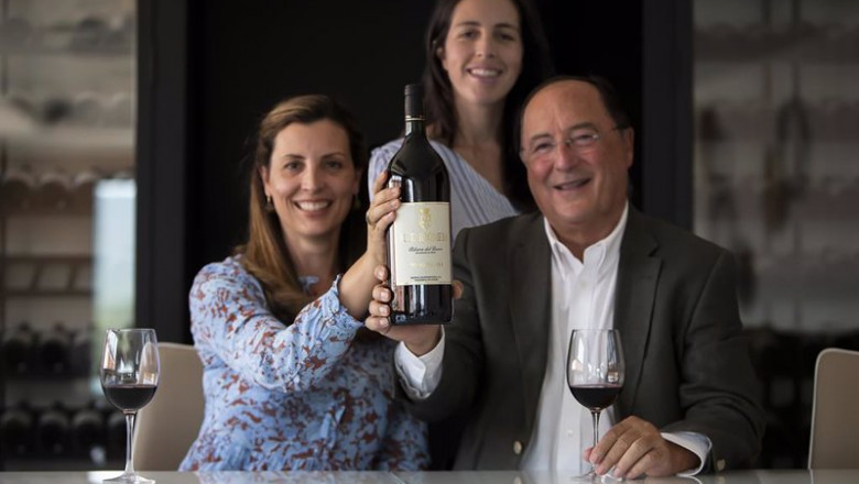 ep carlos moro junto a sus hijas beatriz y paloma moro que forman parte del consejo de matarromera ep carlos moro junto a sus hijas beatriz y paloma moro que forman parte del consejo de matarromera