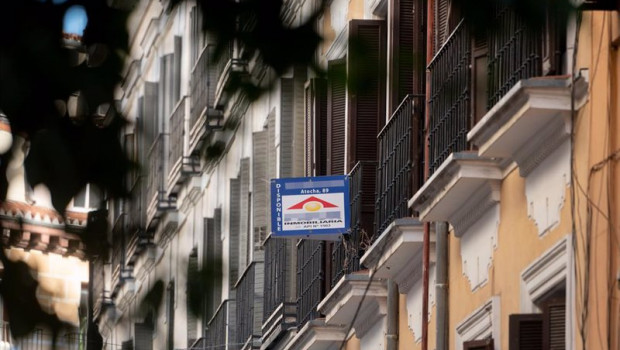ep cartel de venta en un edificio de madrid en una imagen de archivo
