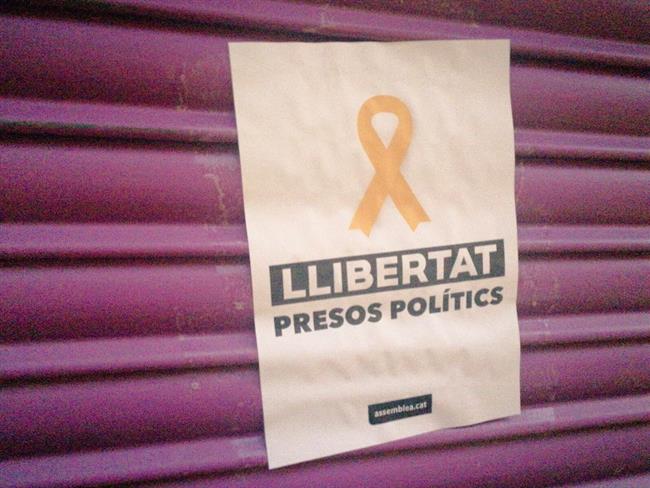 ep comerciola madrealbert riveracartelapoyo a presos politicos