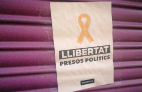 ep comerciola madrealbert riveracartelapoyo a presos politicos