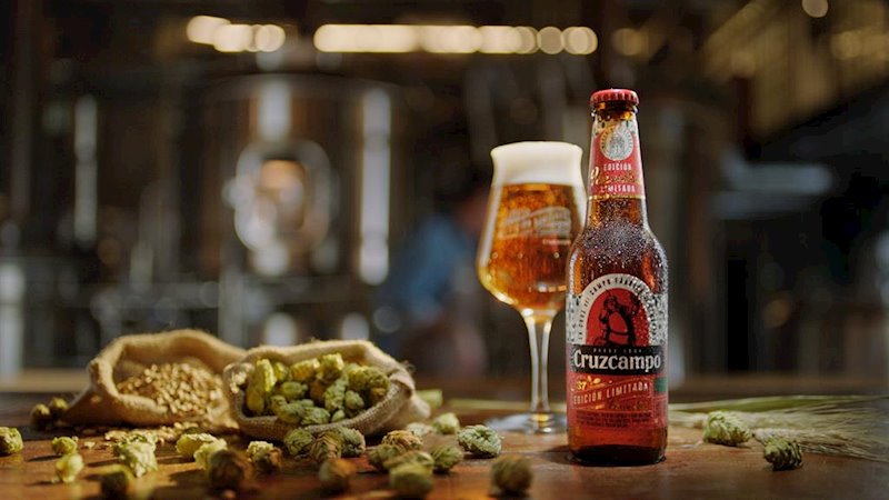 ep cruzcampo presenta su edicion limitada de navidad