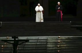ep el papa durante el via crucis de este sabado